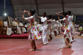 5-Apostolische Reise nach Madagaskar: Gebetsvigil mit den Jugendlichen 