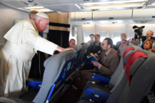 2-Apostolische Reise nach Mosambik, Madagaskar und Mauritius: Pressekonferenz mit dem Heiligen Vater auf dem Rückflug nach Rom