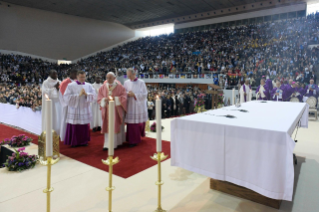 12-Voyage apostolique au Maroc : Messe