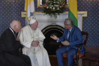 4-Apostolische Reise nach Mauritius: Begegnung mit den Vertretern der Regierung, der Zivilgesellschaft und mit dem Diplomatischen Korps 