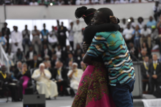 4-Apostolische Reise nach Mosambik: Interreligiöse Begegnung mit den Jugendlichen
