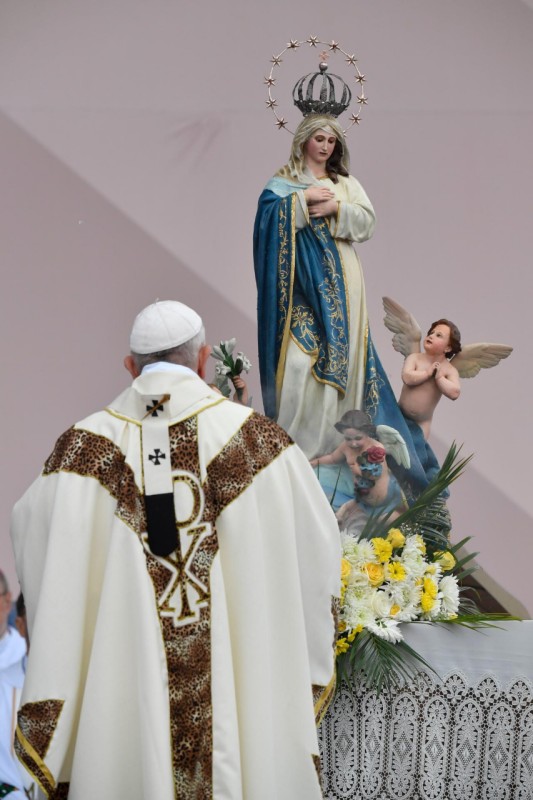 El papa y la Inmaculada de Maputo