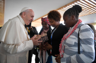 2-Viaggio Apostolico in Mozambico: Visita all'Ospedale di Zimpeto 