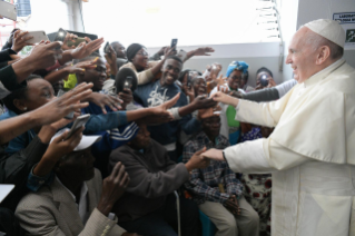18-Viaggio Apostolico in Mozambico: Visita all'Ospedale di Zimpeto 
