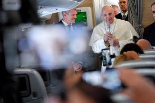 1-Viaggio Apostolico in Mozambico: Incontro del Santo Padre con i giornalisti durante il volo diretto a Maputo