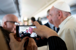 5-Voyage apostolique au Panama : Rencontre du Saint-P&#xe8;re avec les journalistes au cours du vol de Rome &#xe0; Panama 