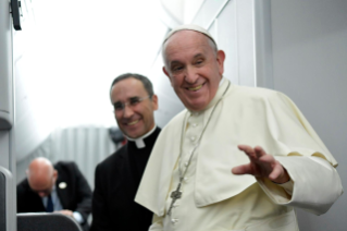 4-Viaje apost&#xf3;lico a Panam&#xe1;: Conferencia de prensa del Santo Padre durante el vuelo de regreso a Roma