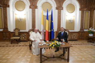 5-Viaje apostólico a Rumanía: Encuentro con las autoridades, la sociedad civil y el Cuerpo Diplomático