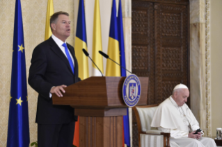 7-Viaje apostólico a Rumanía: Encuentro con las autoridades, la sociedad civil y el Cuerpo Diplomático