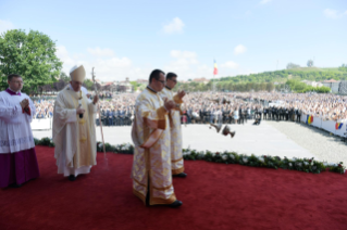 8-Apostolic Journey to Romania: Divine Liturgy with the Beatification of 7 Greek-Catholic Martyr bishops  