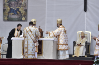 16-Viaje apostólico a Rumanía: Divina Liturgia con beatificación de los siete obispos greco-católicos mártires