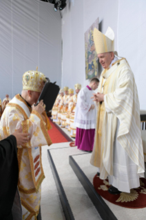 27-Apostolic Journey to Romania: Divine Liturgy with the Beatification of 7 Greek-Catholic Martyr bishops  