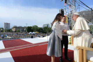 6-Apostolic Journey to Romania: Marian meeting with young people and families 