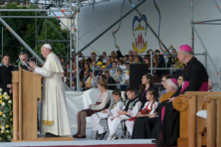 20-Apostolic Journey to Romania: Marian meeting with young people and families 