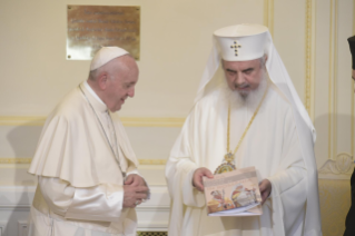 10-Voyage apostolique en Roumanie : Rencontre avec le Synode permanent de l'Église orthodoxe roumaine au palais patriarcal 