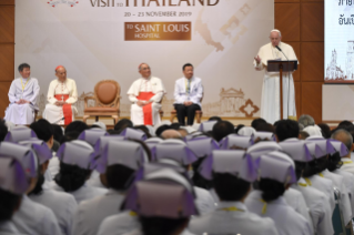 11-Apostolische Reise nach Thailand: Begegnung mit dem Ärzteteam des "St. Louis Hospitals"