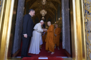 8-Viaje apostólico a Tailandia: Visita al Patriarca Supremo Budista