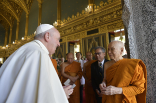 9-Viaje apostólico a Tailandia: Visita al Patriarca Supremo Budista
