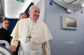 0-Apostolische Reise nach Japan: Pressekonferenz mit dem Heiligen Vater auf dem Rückflug nach Rom