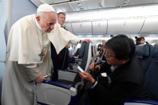 10-Apostolische Reise nach Japan: Pressekonferenz mit dem Heiligen Vater auf dem Rückflug nach Rom