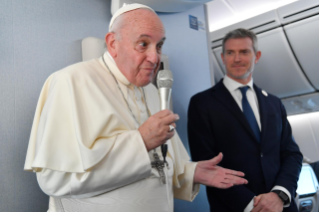 8-Apostolische Reise nach Japan: Pressekonferenz mit dem Heiligen Vater auf dem Rückflug nach Rom