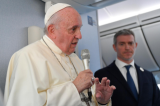 4-Apostolische Reise nach Japan: Pressekonferenz mit dem Heiligen Vater auf dem Rückflug nach Rom