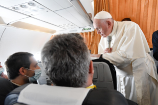 0-Viaje apostólico a Eslovaquia: Conferencia de prensa del Santo Padre durante el vuelo de regreso