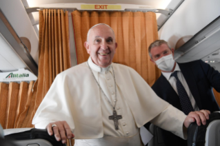 5-Viaje apostólico a Eslovaquia: Conferencia de prensa del Santo Padre durante el vuelo de regreso