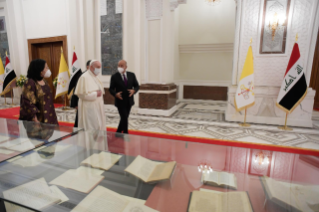 0-Apostolische Reise in den Irak: Begegnung mit den Vertretern der Regierung, der Zivilgesellschaft und mit dem Diplomatischen Korps