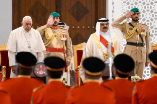 1-Viaggio Apostolico nel Regno del Bahrein: Incontro con le Autorità, con la Società Civile e con il Corpo Diplomatico 
