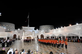9-Apostolische Reise ins Königreich Bahrain: Begegnung mit den Vertretern der Regierung, der Zivilgesellschaft und dem Diplomatischen Korps 