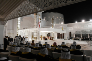 5-Viaggio Apostolico nel Regno del Bahrein: Incontro con le Autorità, con la Società Civile e con il Corpo Diplomatico 