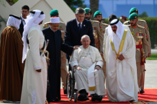 8-Voyage apostolique au Royaume de Bahreïn : Clôture du « Bahrain Forum for Dialogue: East and West for Human Coexistence »