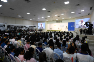9-Voyage apostolique au Royaume du Bahreïn : Rencontre avec les jeunes 
