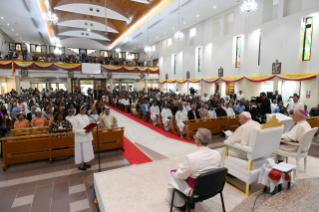 10-Viaje apostólico a Baréin: Encuentro de oración con los obispos, sacerdotes, consagrados, seminaristas y agentes pastorales