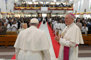 17-Viaje apostólico a Baréin: Encuentro de oración con los obispos, sacerdotes, consagrados, seminaristas y agentes pastorales