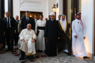 1-Apostolic Journey to the Kingdom of Bahrain: Meeting with the Members of the Muslim Council of Elders