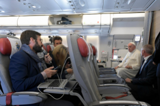 1-Viaje apostólico a Kazajistán: Conferencia de prensa durante el vuelo de regreso