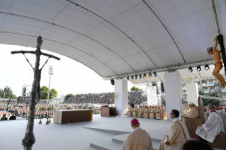 11-Visita pastoral a Matera para la clausura del 27 Congreso Eucarístico Nacional: Concelebración eucarística