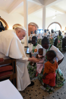 5-Viaje apostólico a la República Democrática del Congo: Encuentro con las víctimas del este del país