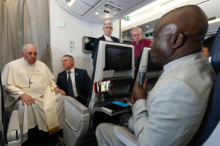 2-Viagem Apostólica ao Sudão do Sul: Coletiva de Imprensa do Santo Padre durante o voo de retorno