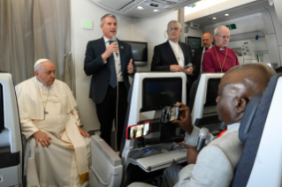 4-Apostolische Reise in den Südsudan: Pressekonferenz mit dem Heiligen Vater auf dem Rückflug nach Rom 