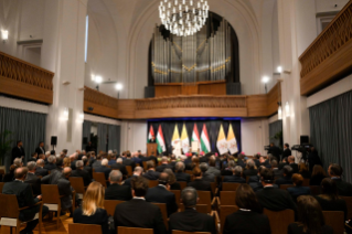 2-Apostolische Reise nach Ungarn: Begegnung mit Vertretern der Regierung und der Zivilgesellschaft sowie mit dem Diplomatischen Korps 