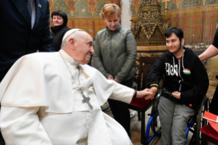 6-Apostolic Journey to Hungary: Meeting with poor people and refugees  