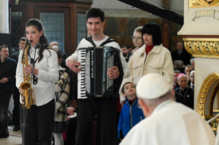 14-Apostolic Journey to Hungary: Meeting with poor people and refugees  
