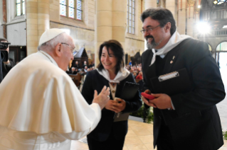 16-Apostolic Journey to Hungary: Meeting with poor people and refugees  