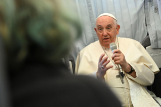 4-Apostolische Reise nach Ungarn: Pressekonferenz mit dem Heiligen Vater auf dem Rückflug nach Rom 
