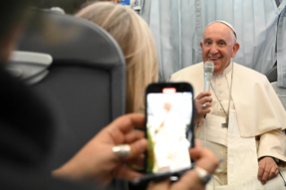 5-Apostolische Reise nach Ungarn: Pressekonferenz mit dem Heiligen Vater auf dem Rückflug nach Rom 