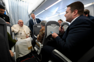 1-Apostolische Reise nach Ungarn: Pressekonferenz mit dem Heiligen Vater auf dem Rückflug nach Rom 