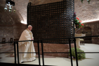 8-Visit of the Holy Father Francis to Assisi: Holy Mass and signing of the new Encyclical <i>“All Brothers”, on fraternity and social friendship</i> 